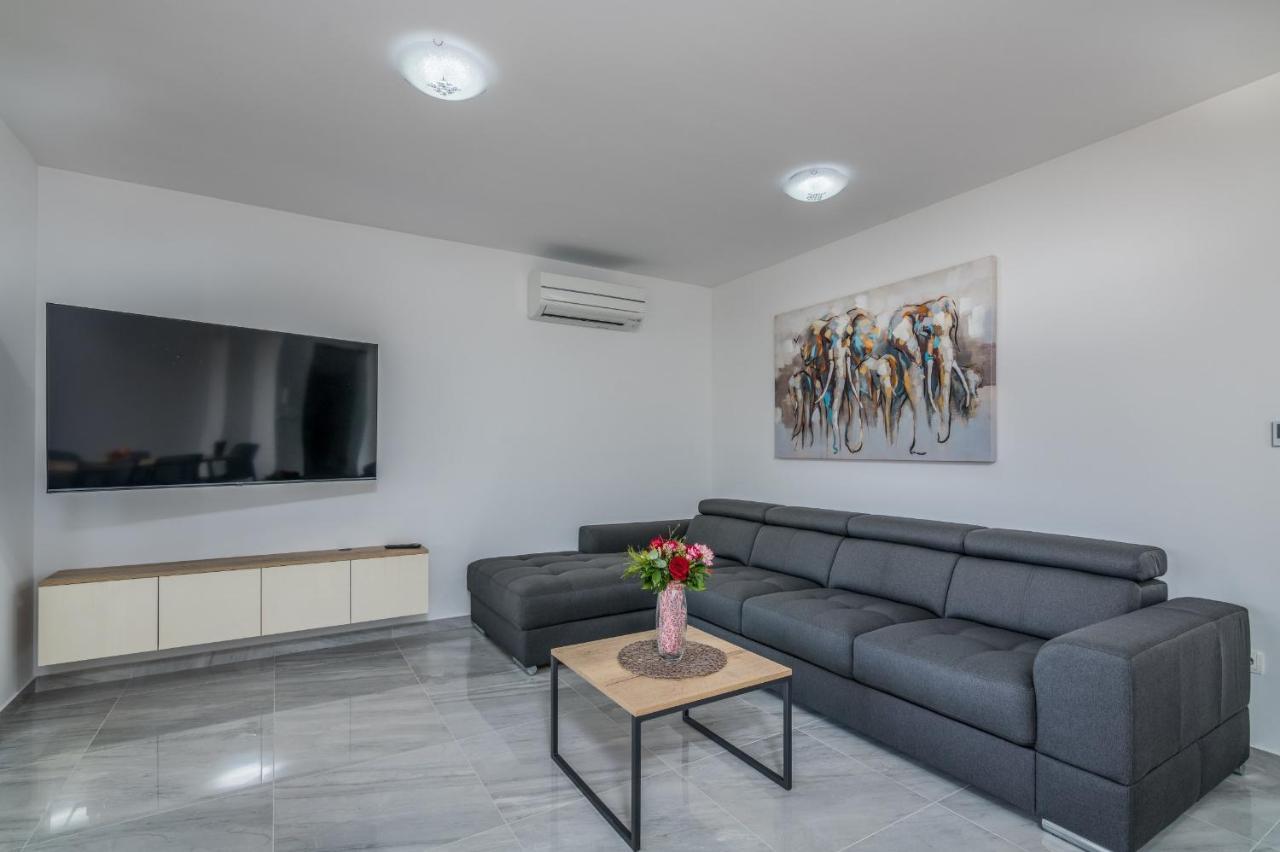 Apartments Elle Luxury Vantacici Малинска Экстерьер фото